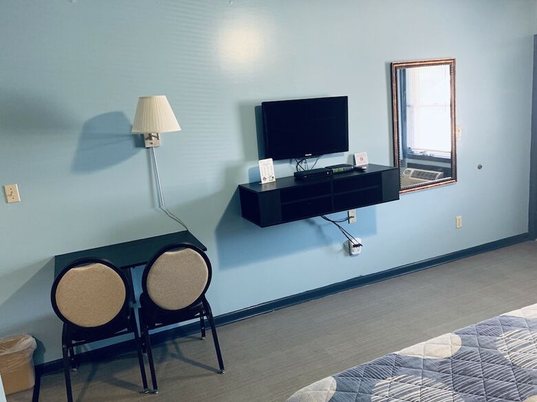 Motel Travelers Inn And Suites