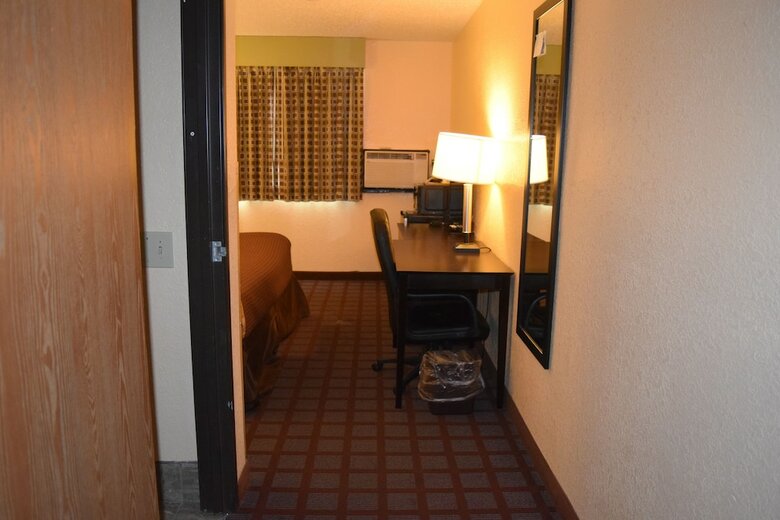 Hotel Super 8 By Wyndham Saginaw