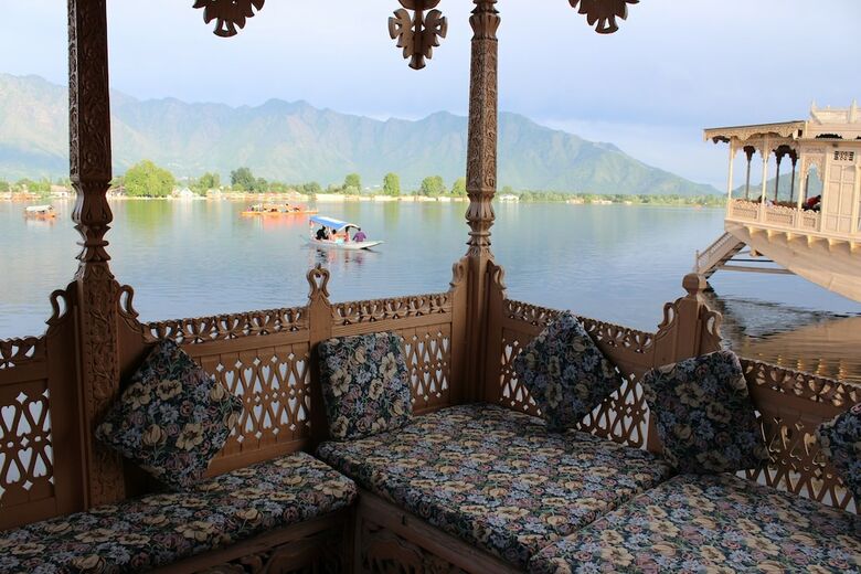 Wangnoo Houseboats