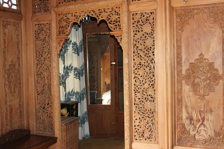 Wangnoo Houseboats