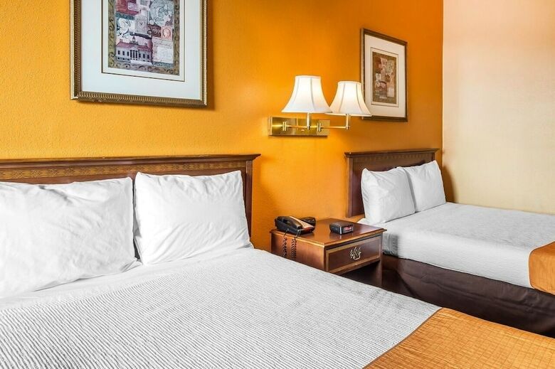 Hotel Budgetel Inn & Suites