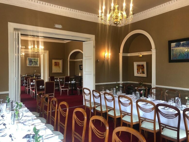 Castle Oaks House Hotel