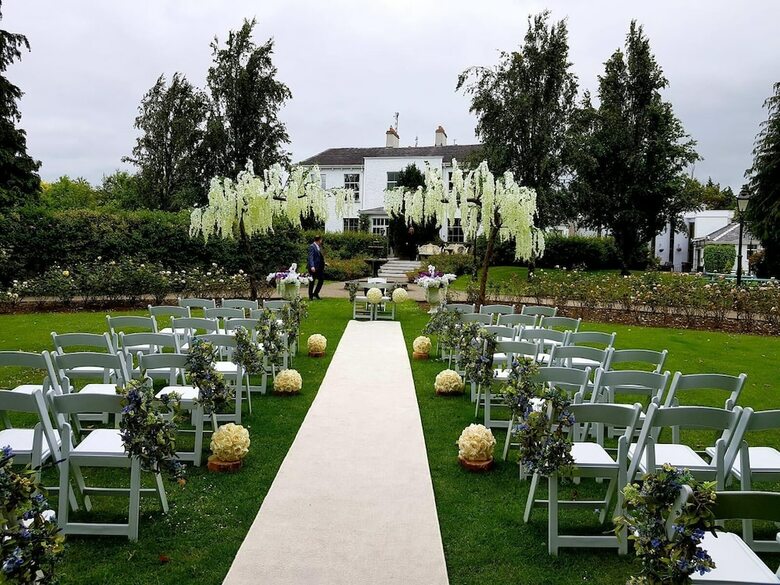 Castle Oaks House Hotel