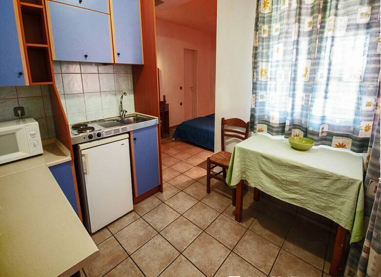 Nireas Studios & Apartments