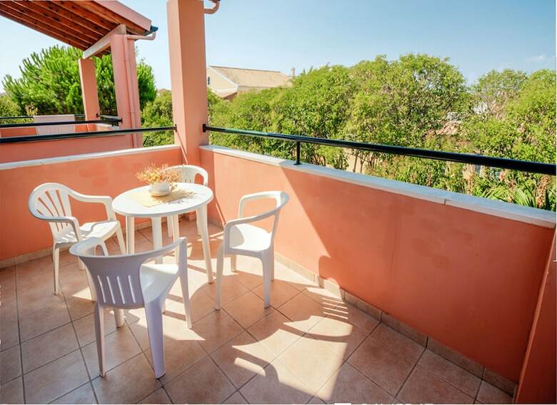 Nireas Studios & Apartments