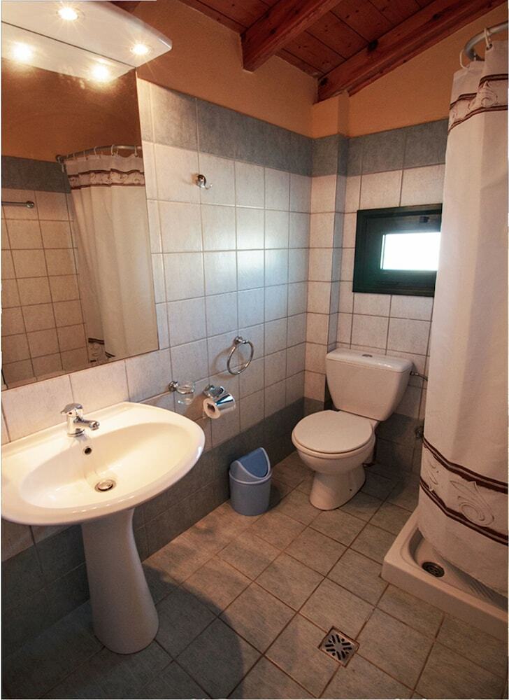 Nireas Studios & Apartments