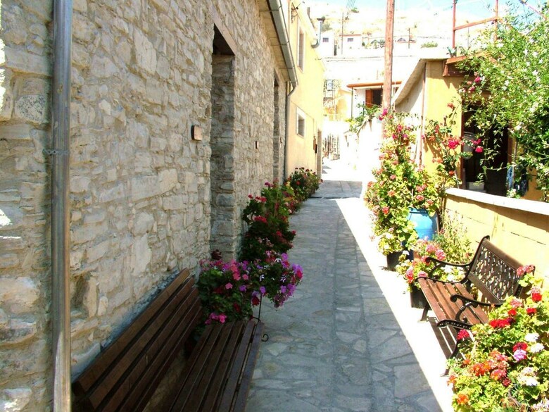 Romios Holiday Apartments