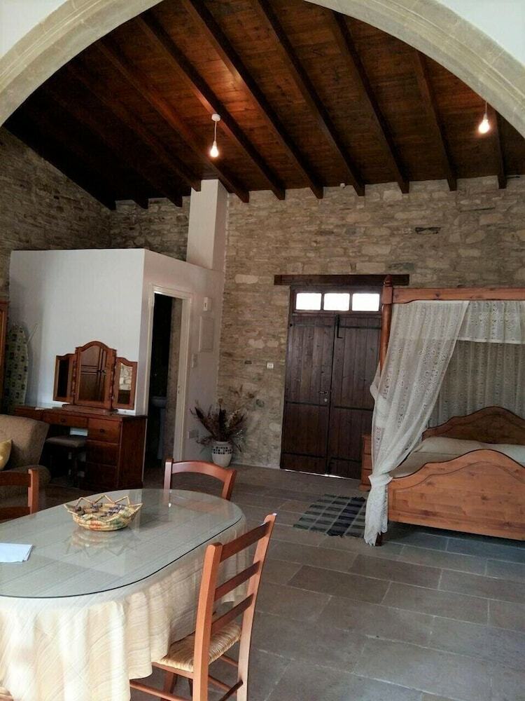 Romios Holiday Apartments