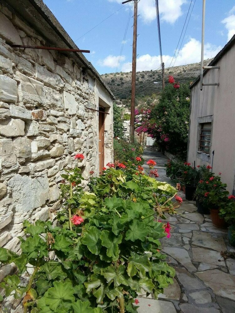 Romios Holiday Apartments