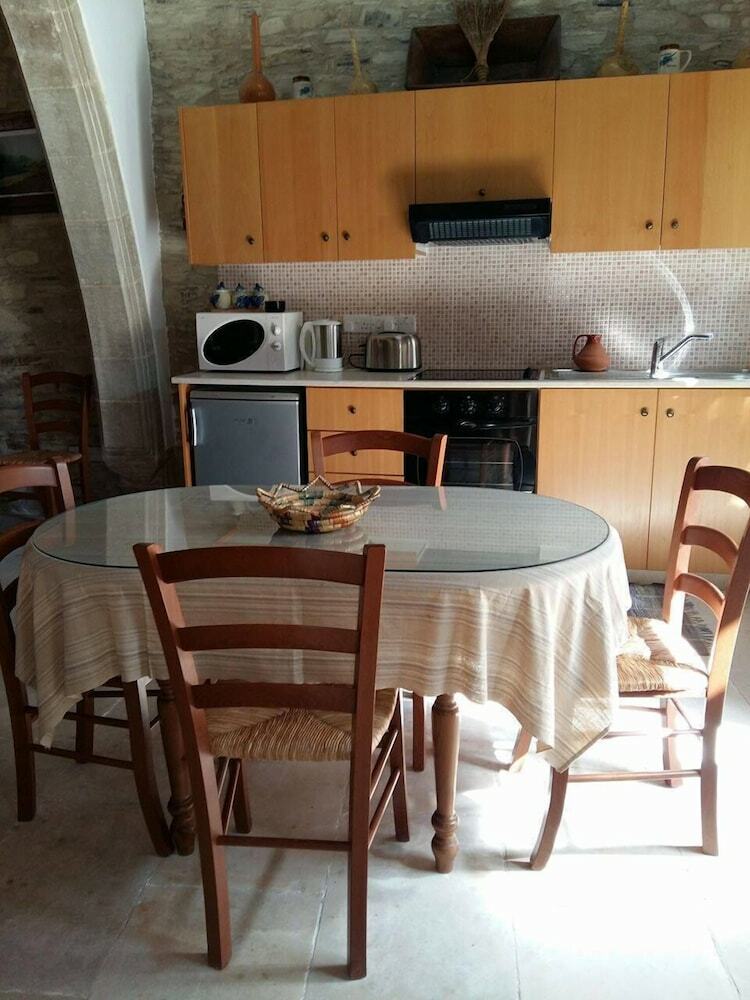Romios Holiday Apartments