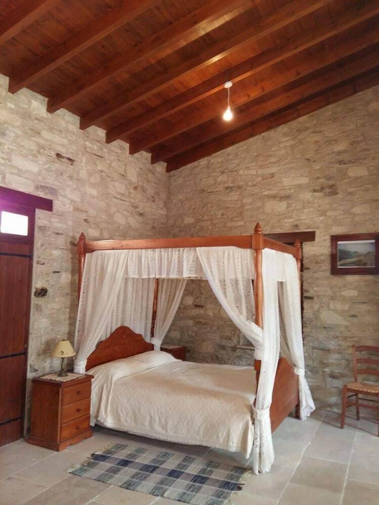 Romios Holiday Apartments