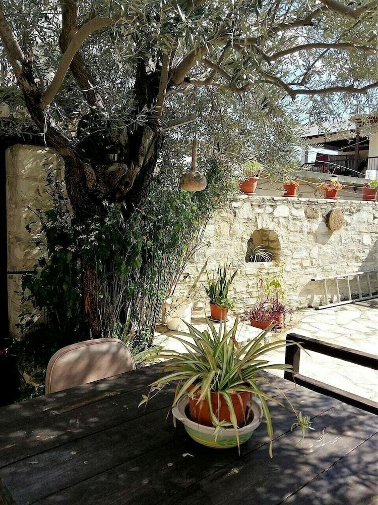 Romios Holiday Apartments