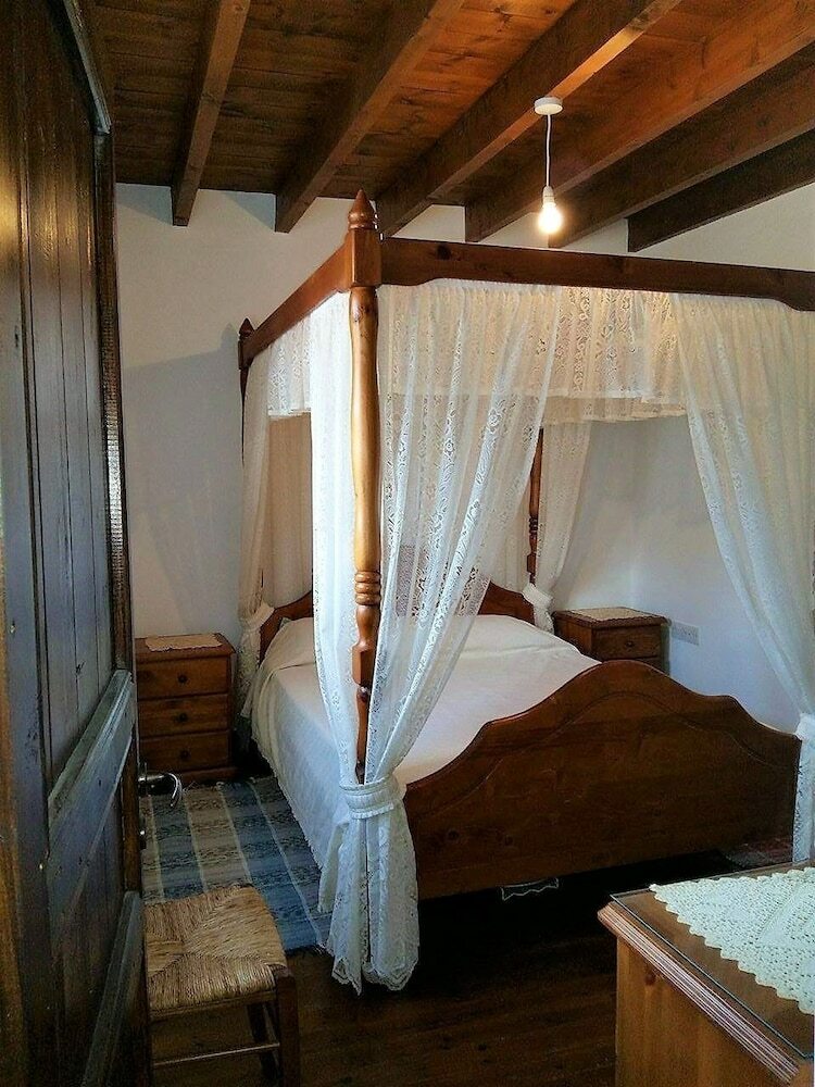 Romios Holiday Apartments