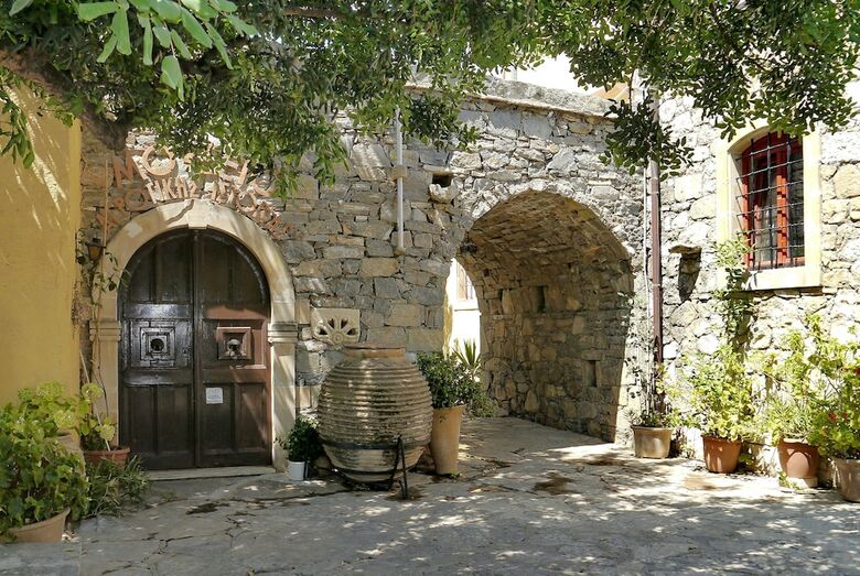 Hotel Arolithos Traditional Cretan Village