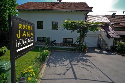 Hostal Rooms Jana