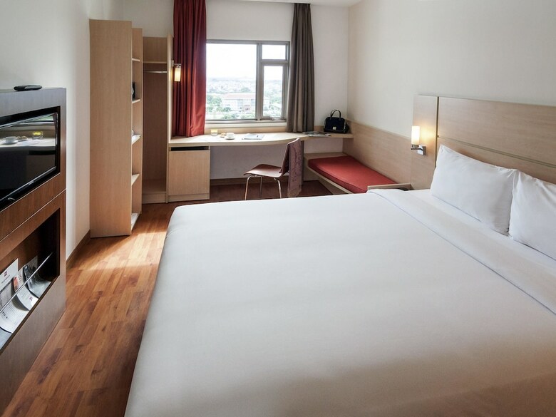 Hotel Ibis Saigon South