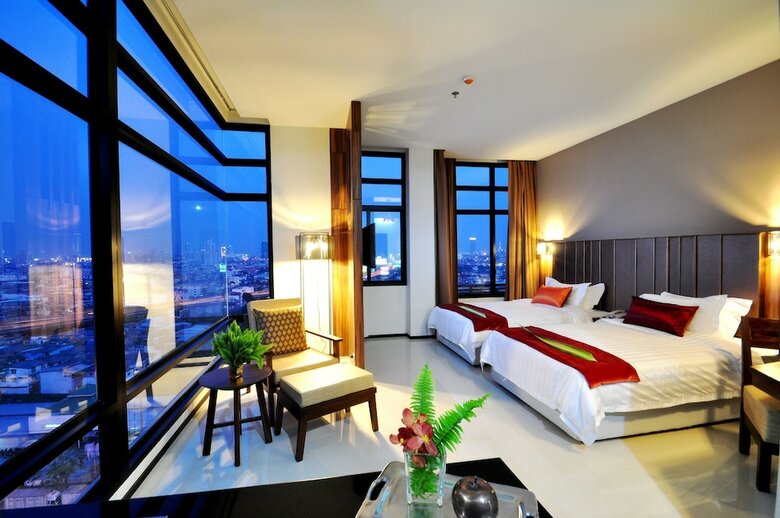 Grand Howard Hotel