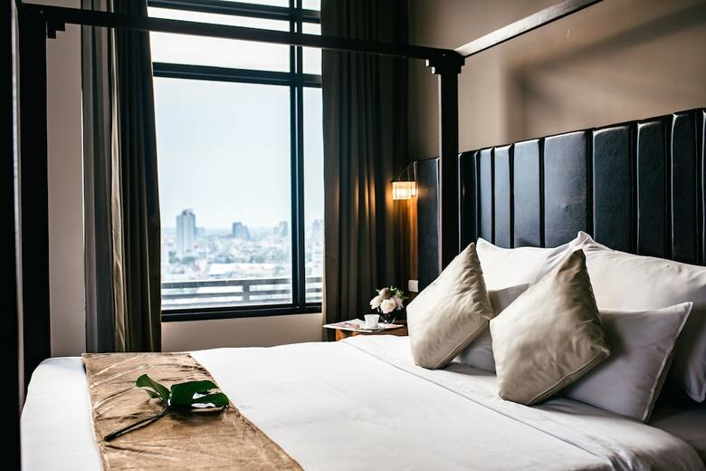 Grand Howard Hotel