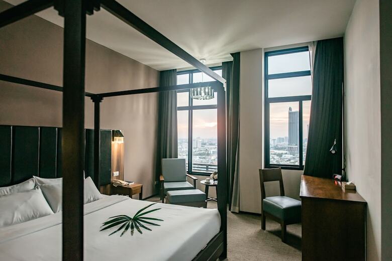 Grand Howard Hotel