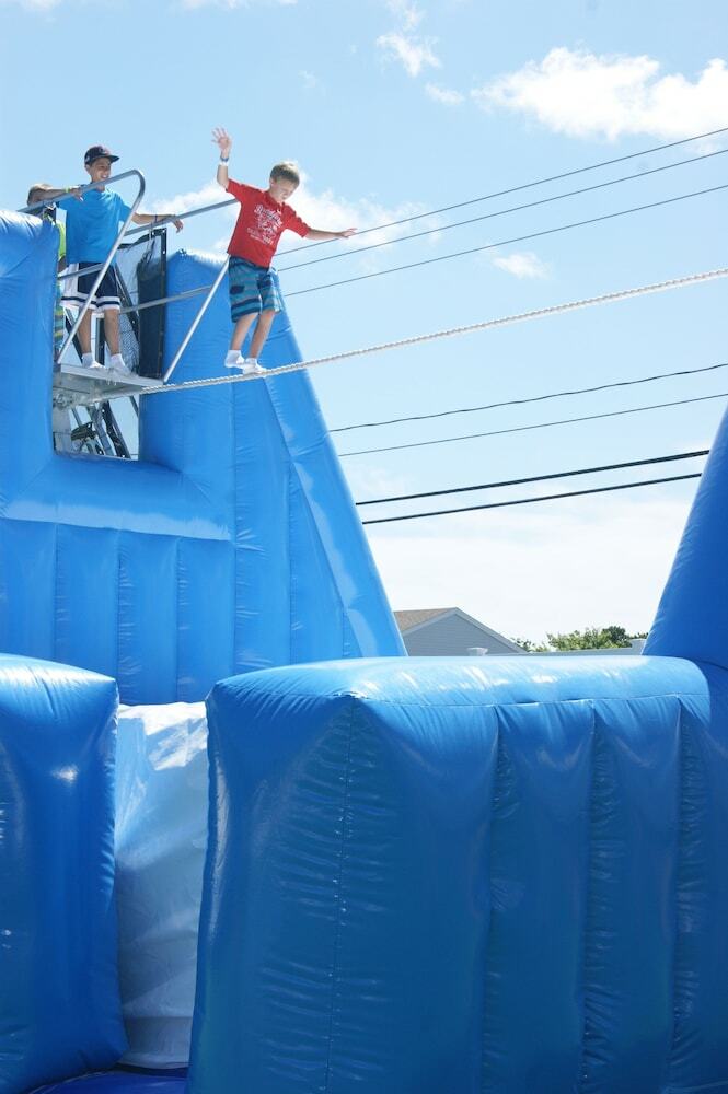 Motel Cape Cod Family Resort And Inflatable Park