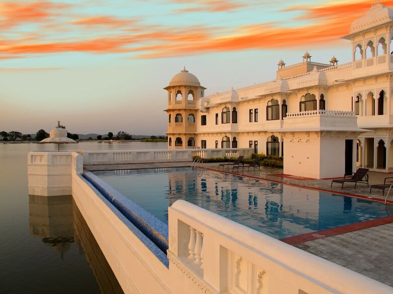 Hotel Justa Lake Nahargarh Palace