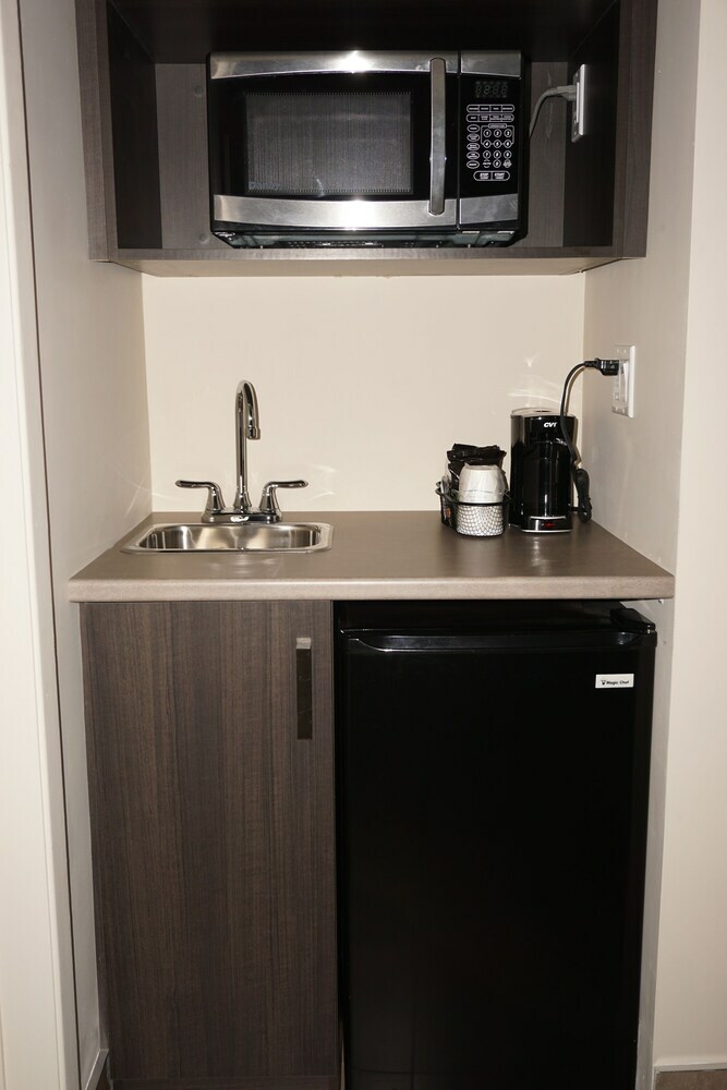 Ramada By Wyndham Kingston Hotel & Conference Centre