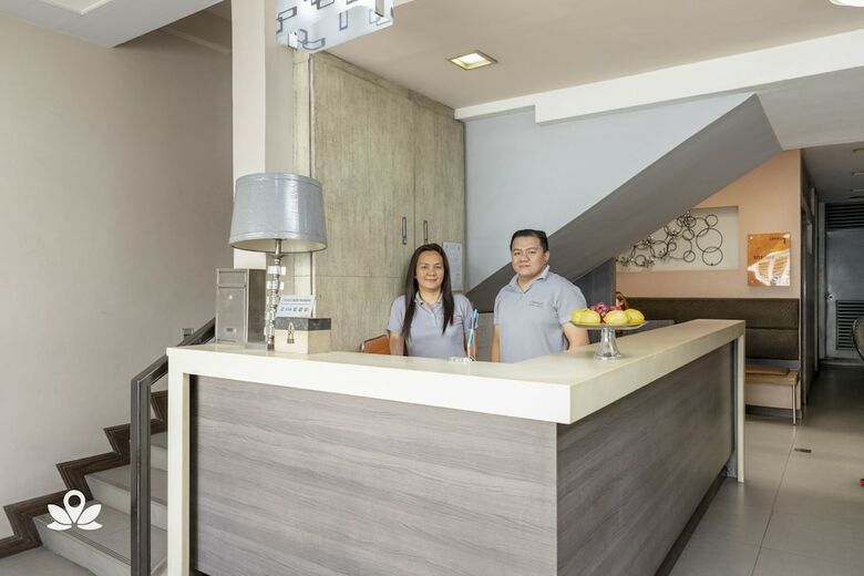 Hotel Zen Rooms Lorenzzo Suites Makati