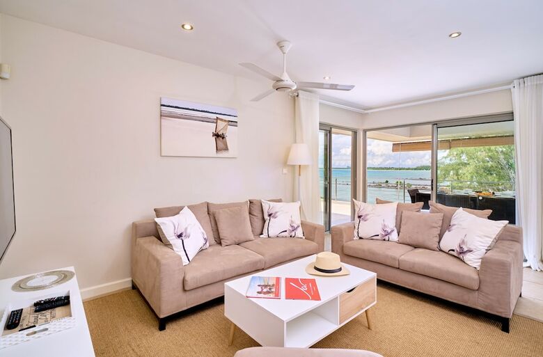 Apartamentos Bon Azur Beachfront Suites And Penthouses By Lov