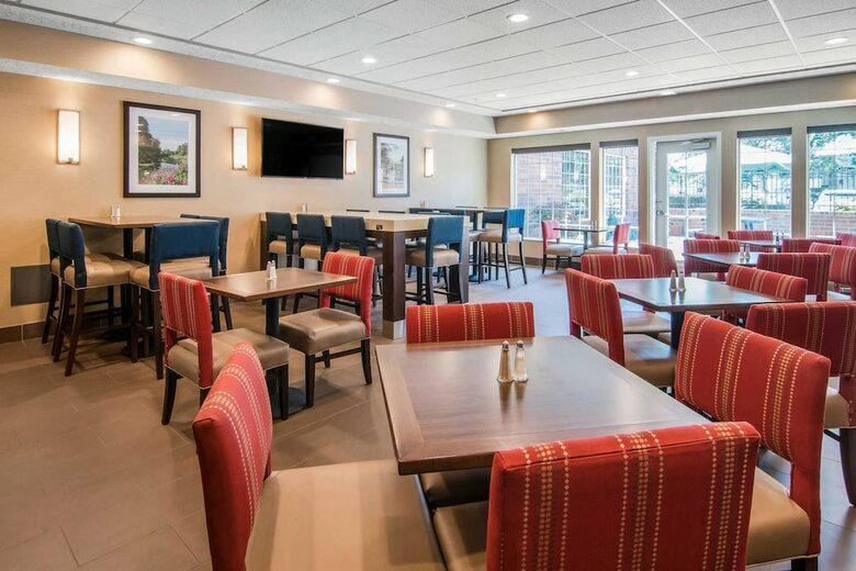 Hotel Comfort Suites Linn County