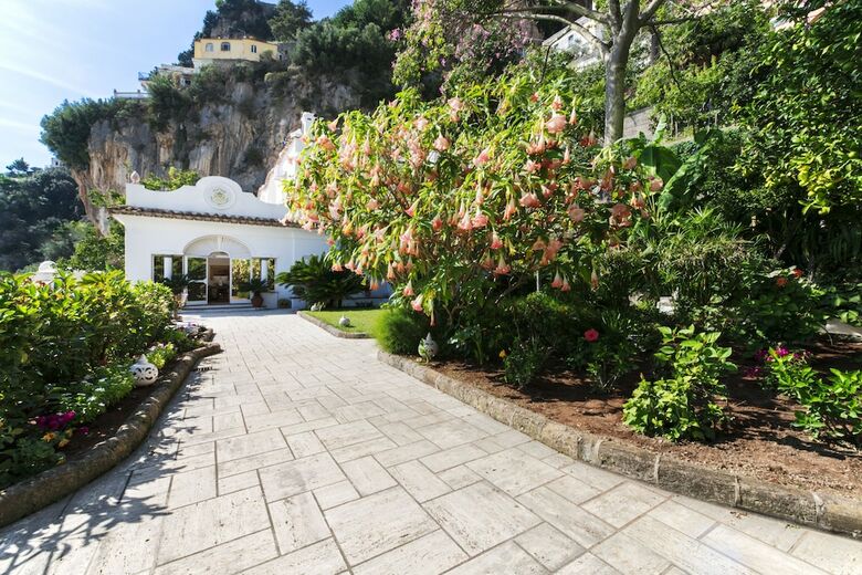 La Casa Di Peppe Guest House & Villa
