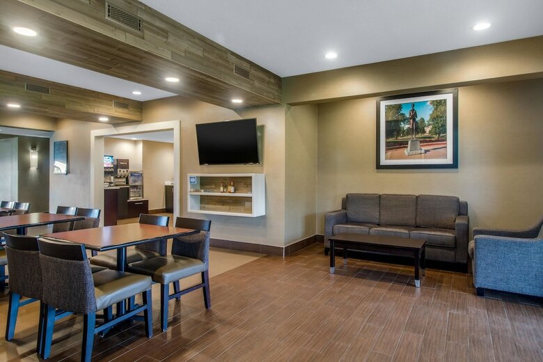 Hotel Comfort Suites