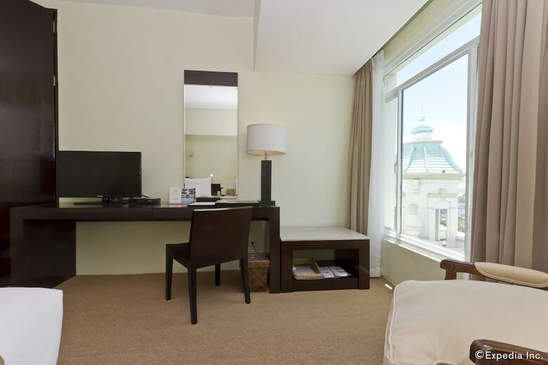 Waterfront Cebu City Hotel & Casino