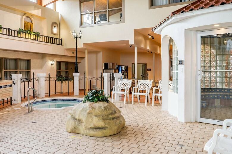 Hotel Quality Inn & Suites