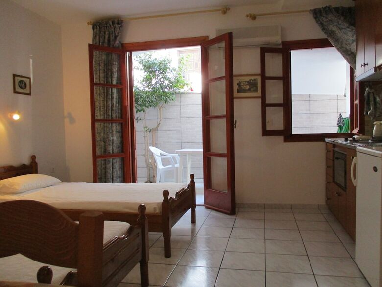 Hotel Kapetanos Rooms