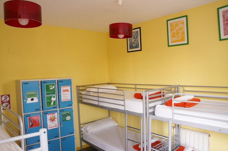 Hostal Feetup Garden House Hostel Barcelona