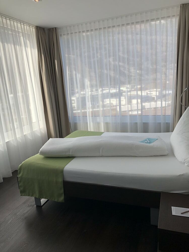 City West Hotel & Restaurant