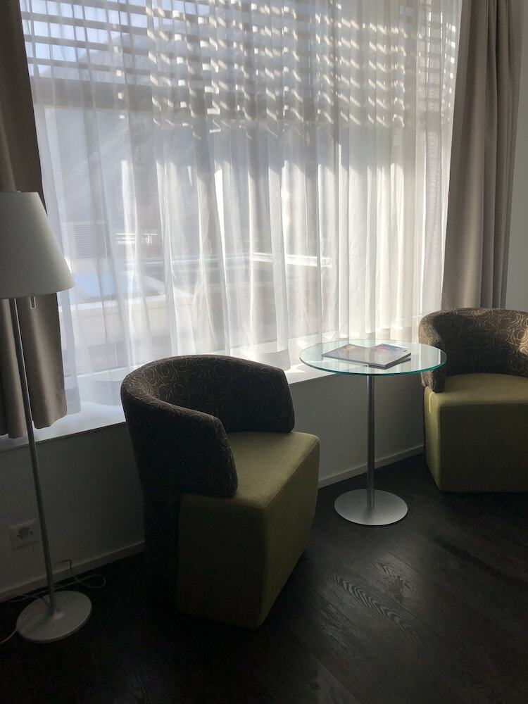 City West Hotel & Restaurant