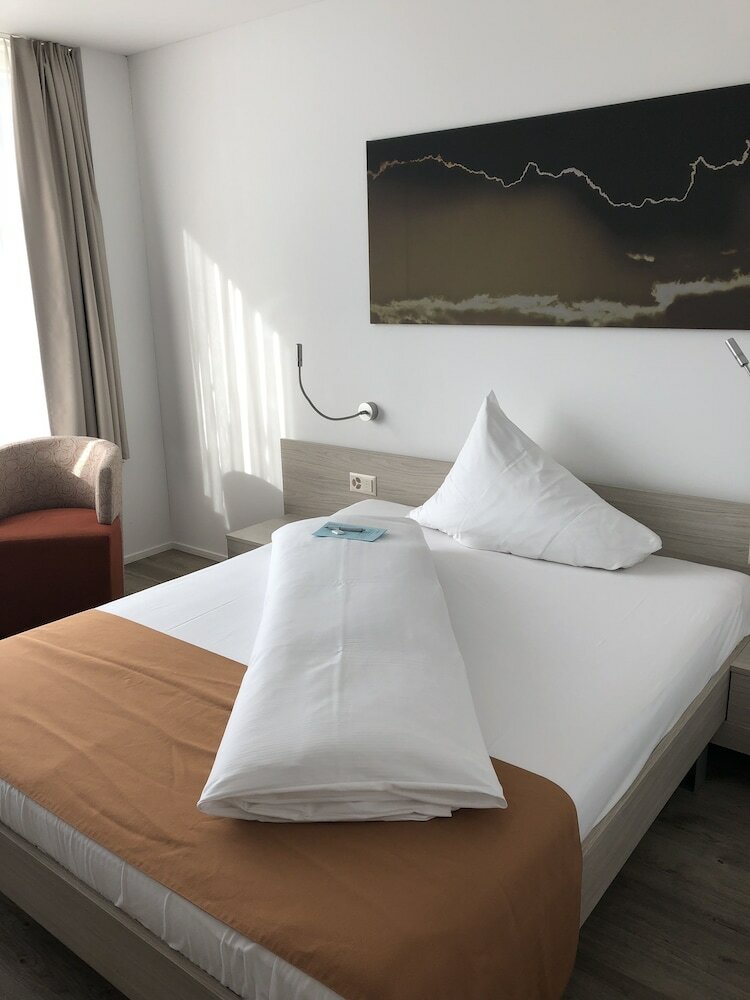 City West Hotel & Restaurant