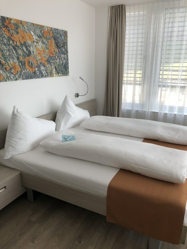 City West Hotel & Restaurant