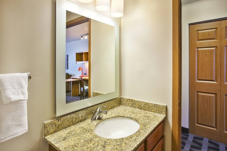 Hotel Towneplace Suites By Marriott Detroit Dearborn