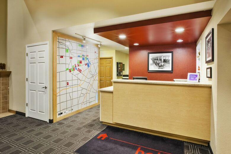 Hotel Towneplace Suites By Marriott Detroit Dearborn