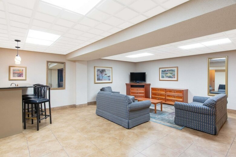 Hotel Ramada By Wyndham Midtown Grand Island