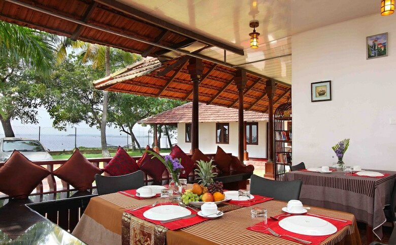 Hotel Saro Lake County