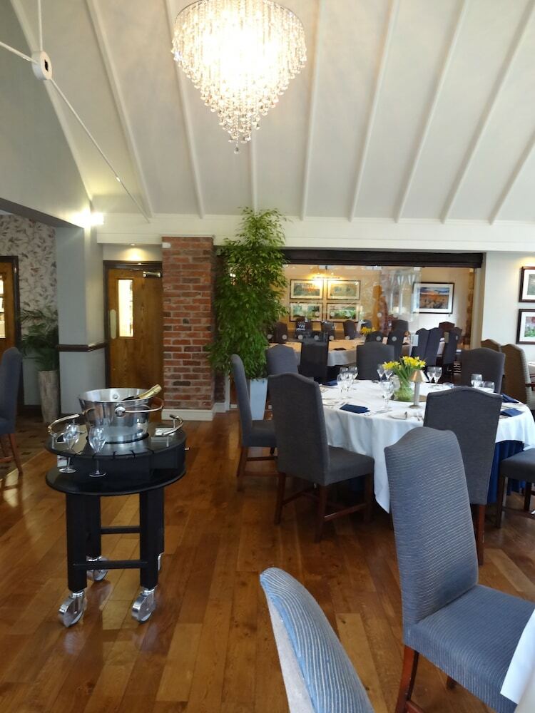 Hotel The Moat House