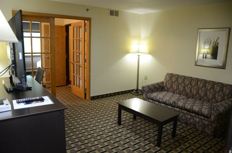 Hotel Americinn By Wyndham West Burlington