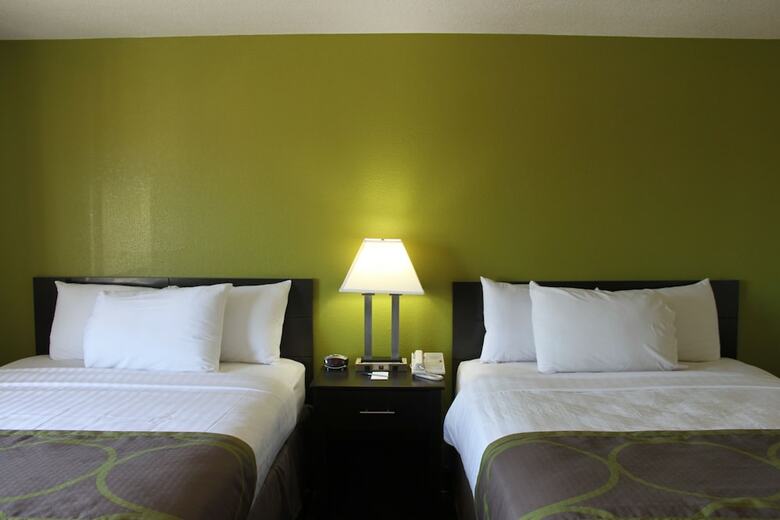 Hotel Americinn By Wyndham West Burlington