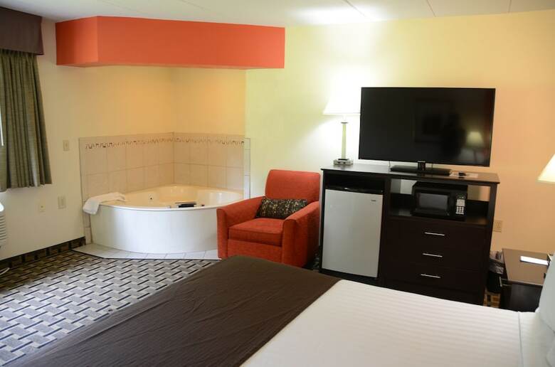 Hotel Americinn By Wyndham West Burlington