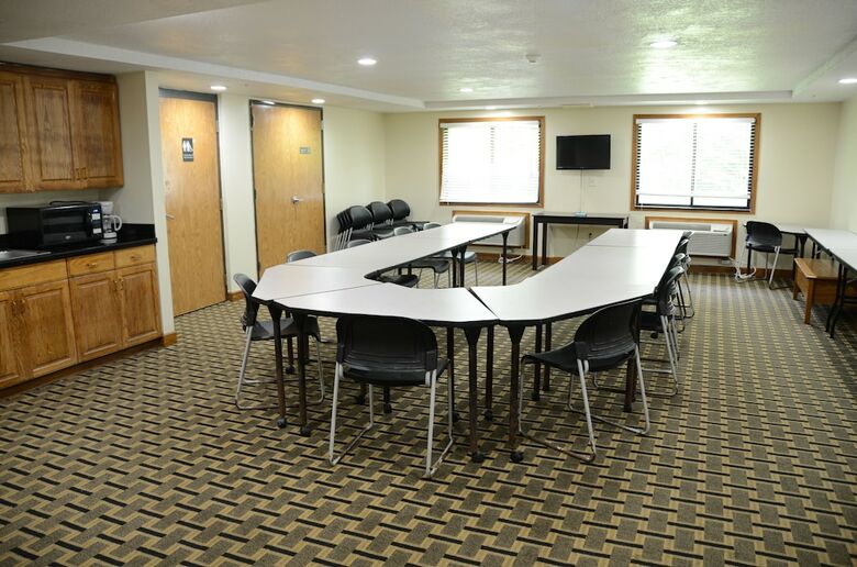 Hotel Americinn By Wyndham West Burlington
