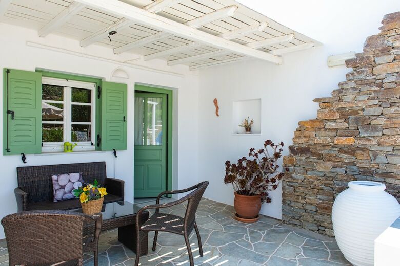 Bed & Breakfast Rooms & Apartments Archontou