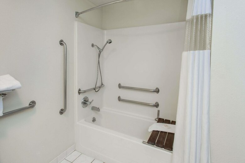 Hotel Ramada By Wyndham Bolingbrook